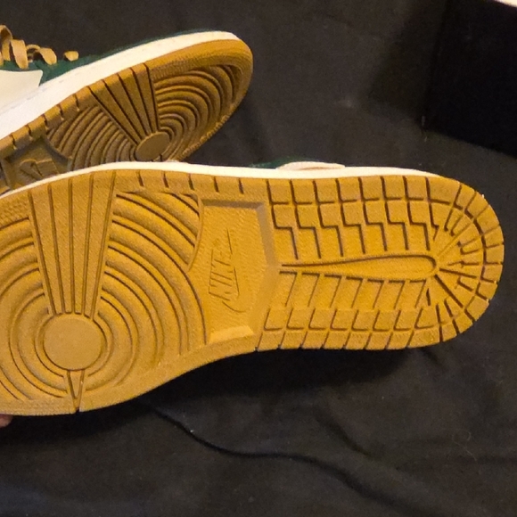 Nike High-Top Sneakers in Green, White & Gold - Picture 2 of 4
